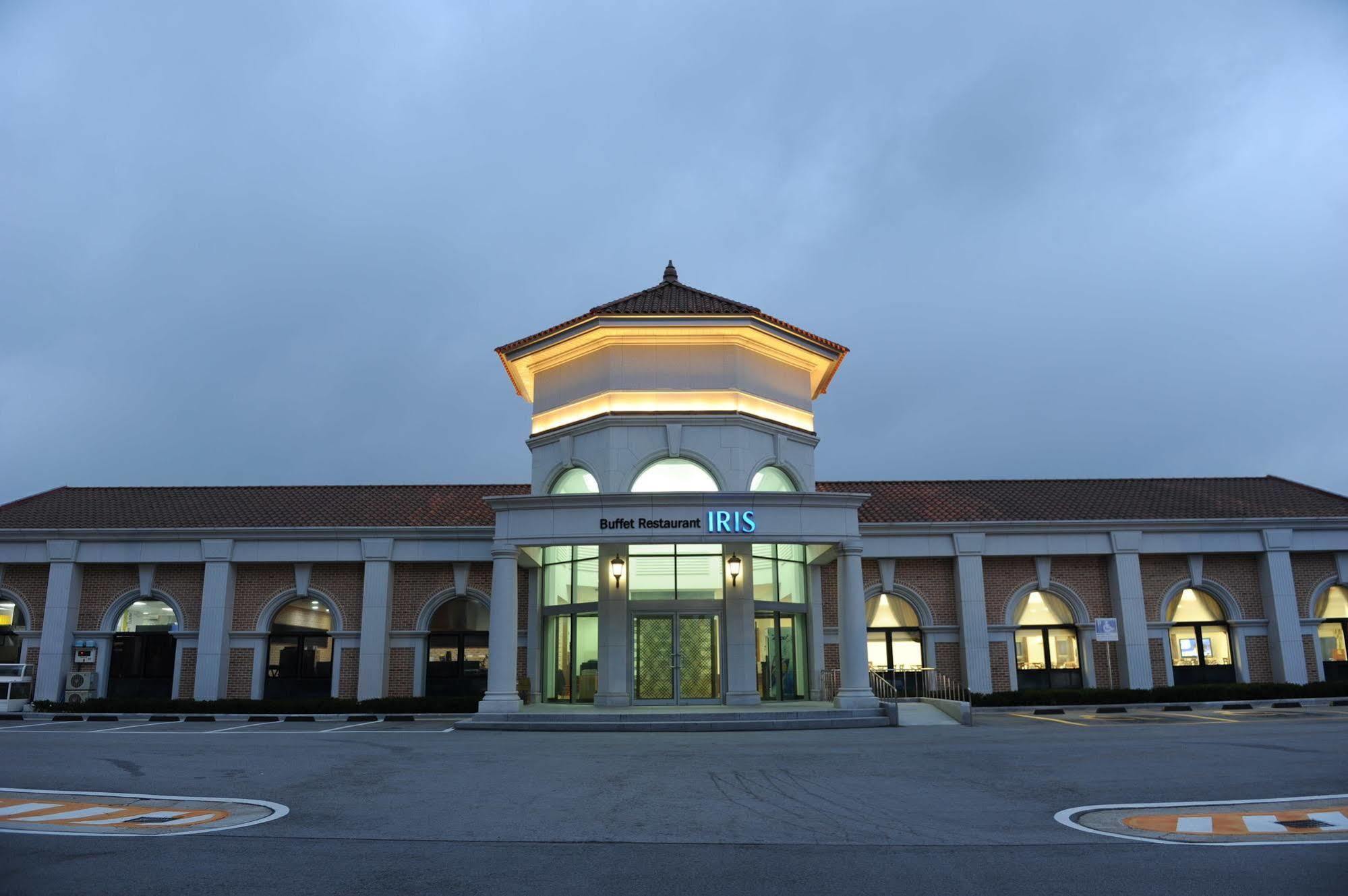 Pineridge Hotel Szokcsho Kültér fotó