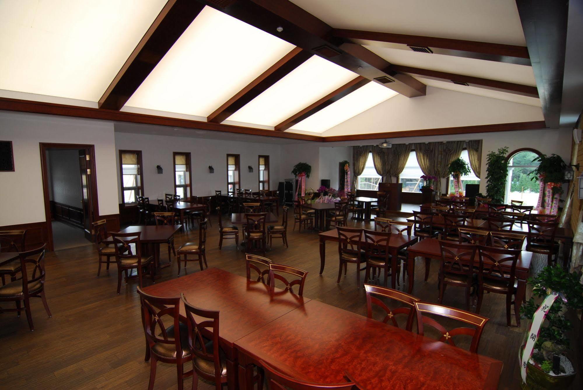 Pineridge Hotel Szokcsho Kültér fotó