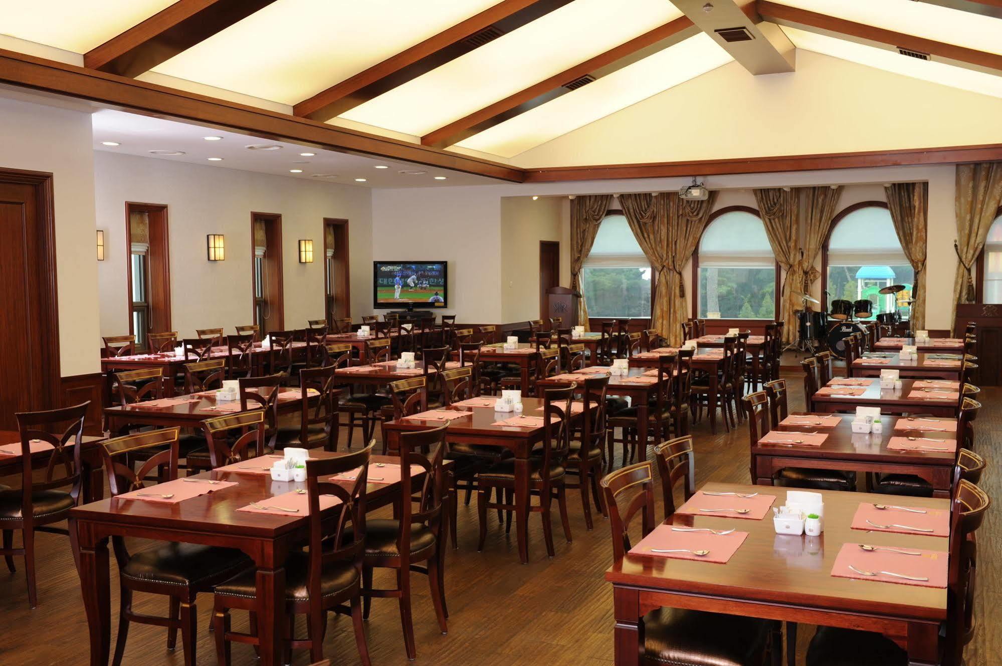 Pineridge Hotel Szokcsho Kültér fotó