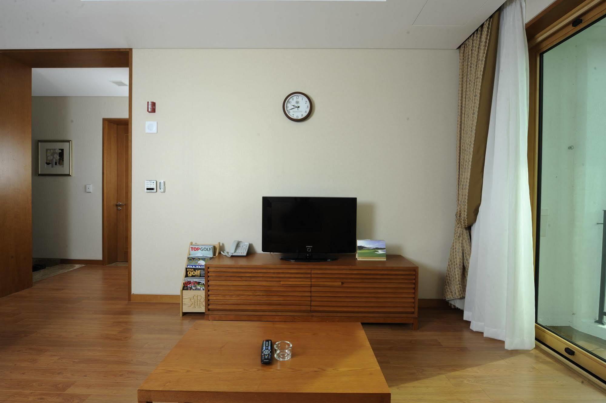 Pineridge Hotel Szokcsho Kültér fotó