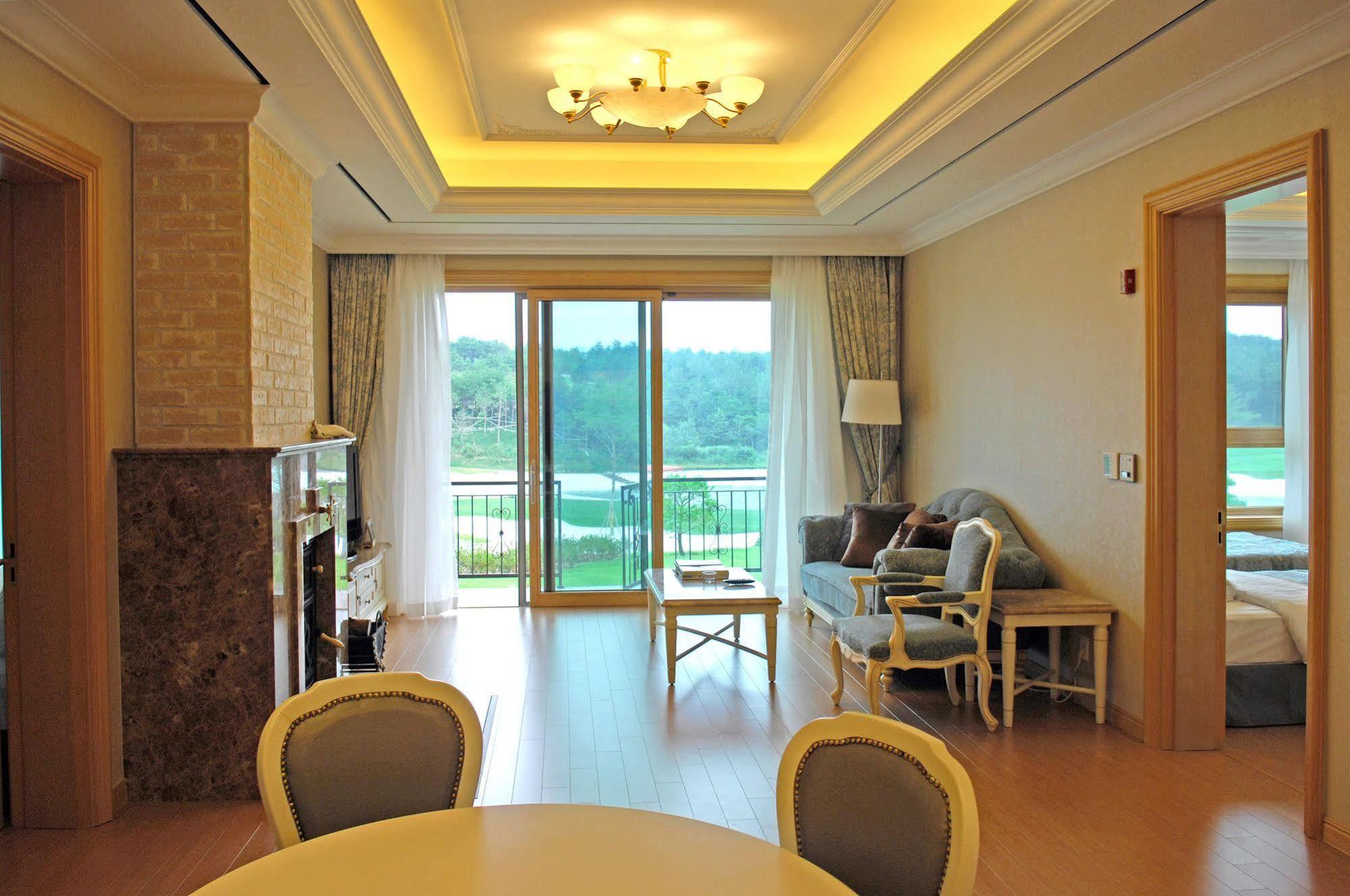 Pineridge Hotel Szokcsho Kültér fotó