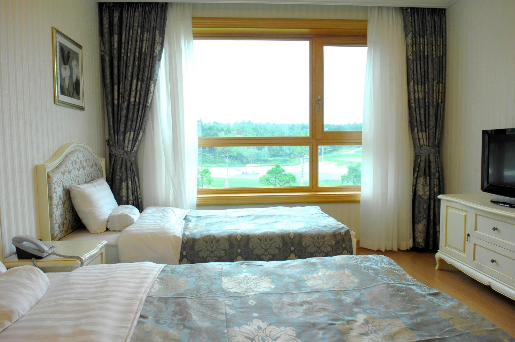 Pineridge Hotel Szokcsho Kültér fotó