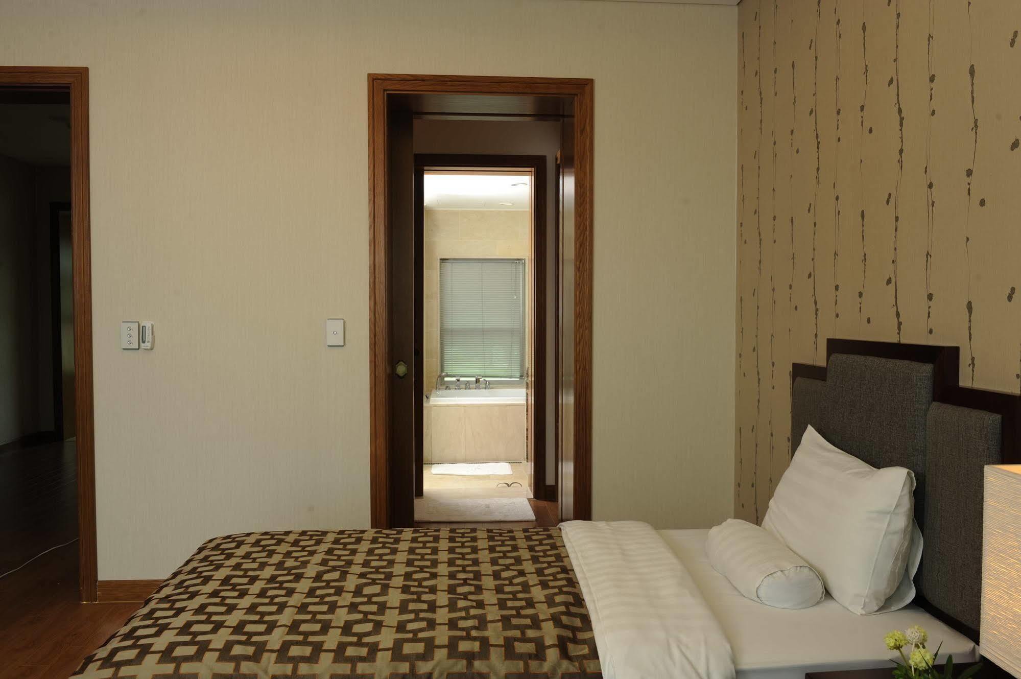 Pineridge Hotel Szokcsho Kültér fotó