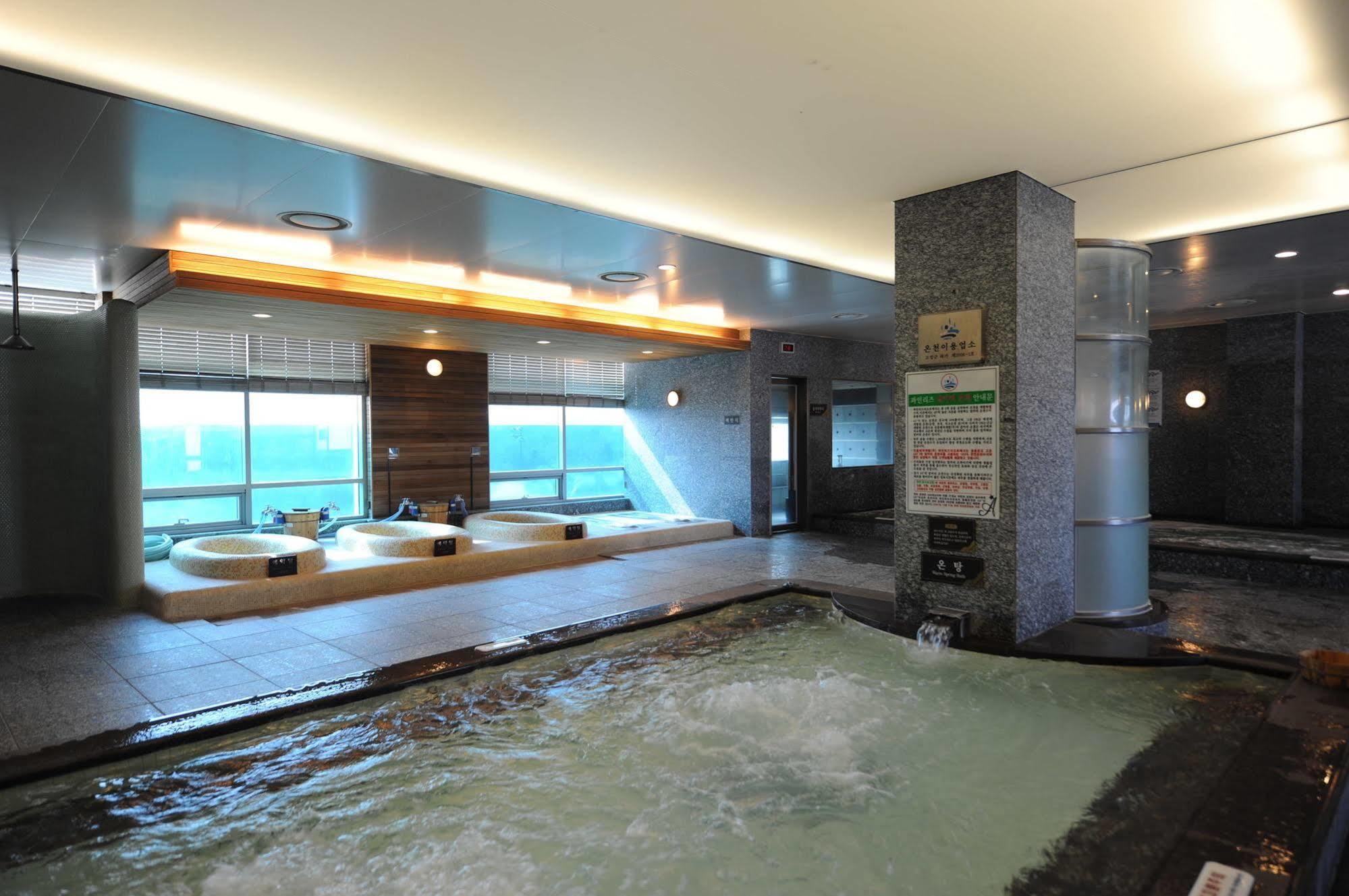 Pineridge Hotel Szokcsho Kültér fotó