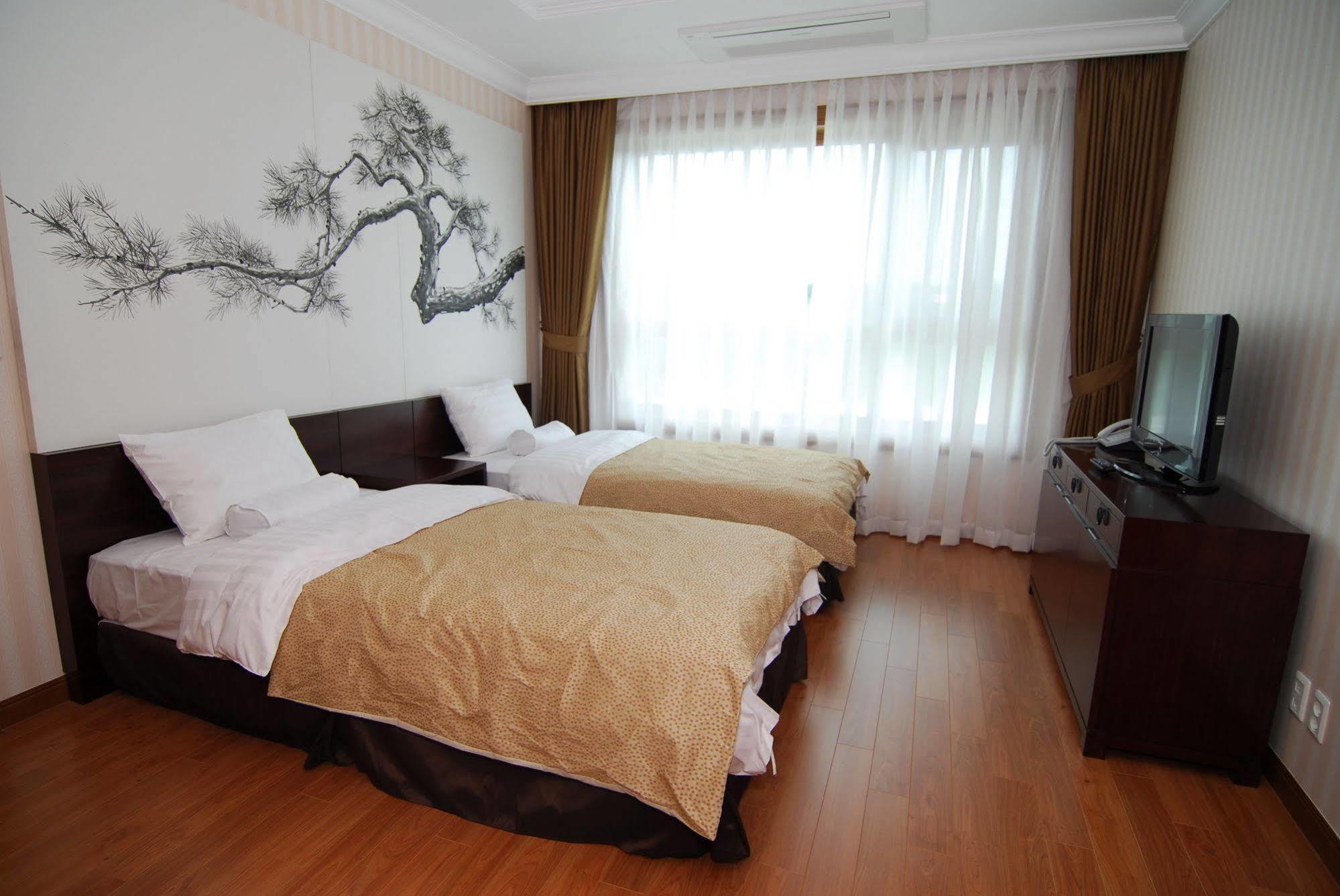Pineridge Hotel Szokcsho Kültér fotó