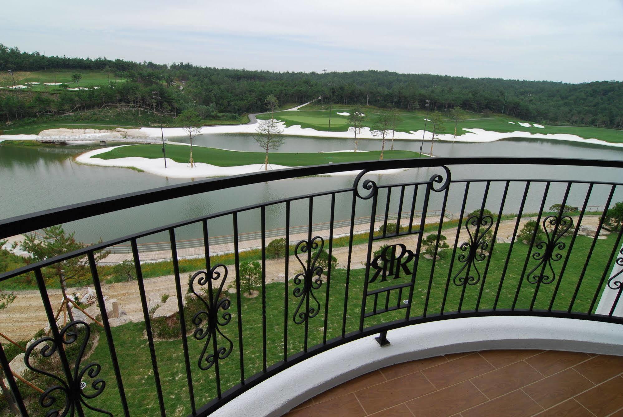 Pineridge Hotel Szokcsho Kültér fotó