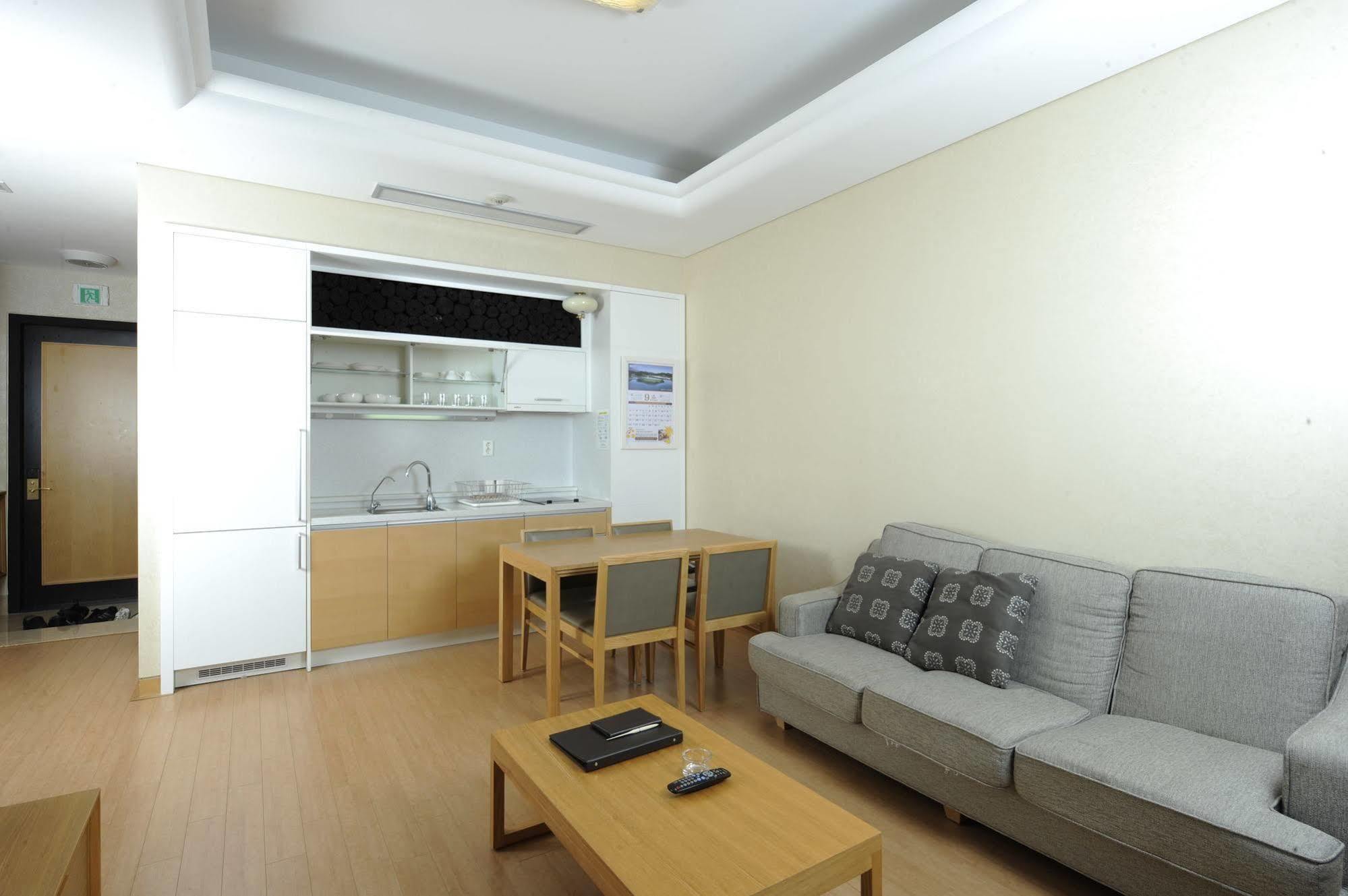 Pineridge Hotel Szokcsho Kültér fotó