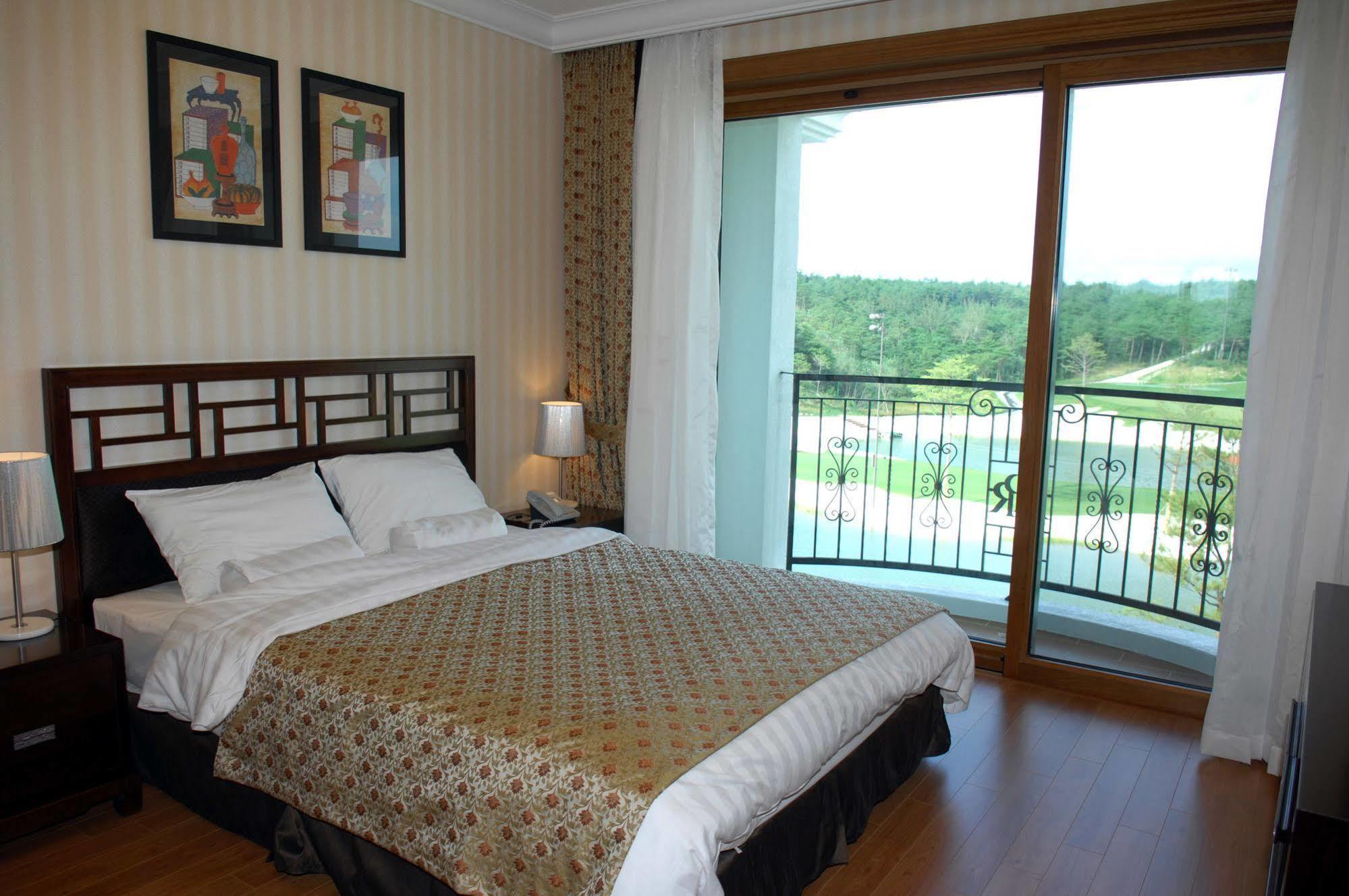 Pineridge Hotel Szokcsho Kültér fotó